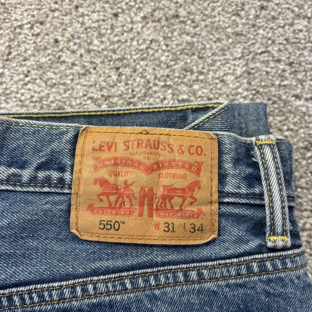 Levis‎ 550 Jeans Mens 31x34 Blue Medium Wash Relaxed Tapered Denim Workwear Y2K
